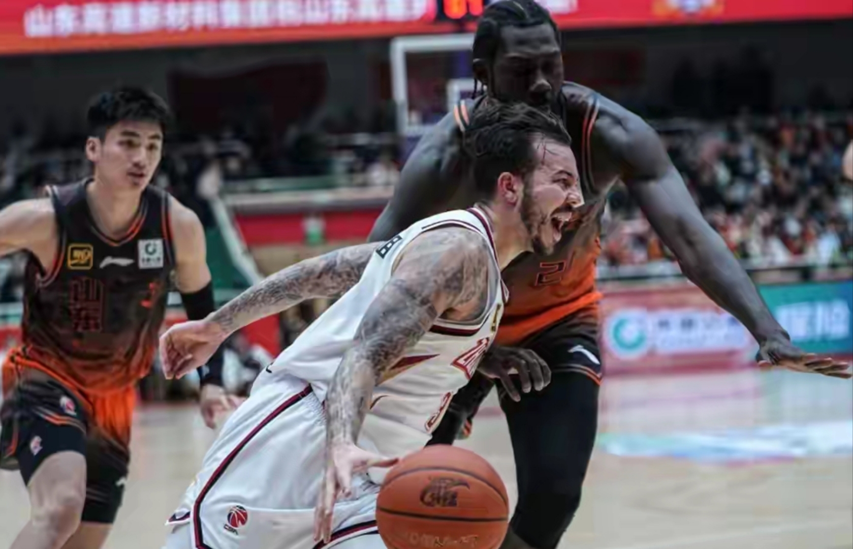 英雄联盟-赛后体能课后，浙江队队长鼓劲备战意大利杯，媒体盛赞，赛程密集仍需轮换的简单介绍